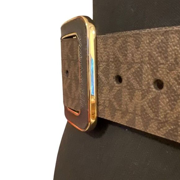 Michael Kors Women’s Wide Belt with Gold Toned Harware - Picture 3 of 10